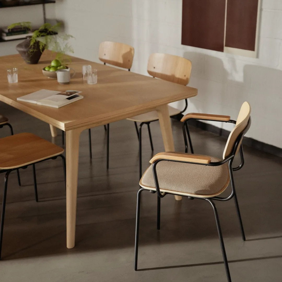 Jakob Thau J183 Holmen - Stabelstol m/armlæn - Taupe Clearance